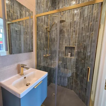 Large Luxurious In Location