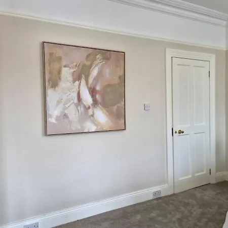 Large Luxurious In Location *