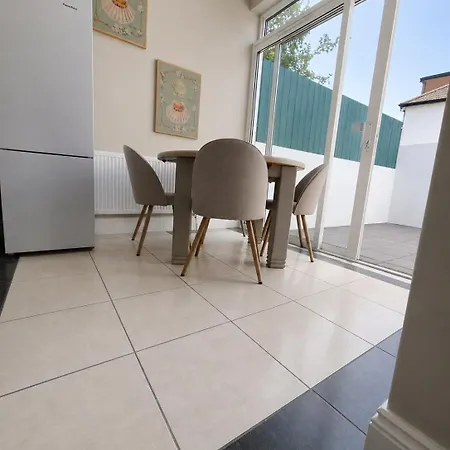 Villa Large Luxurious In Location Dublin