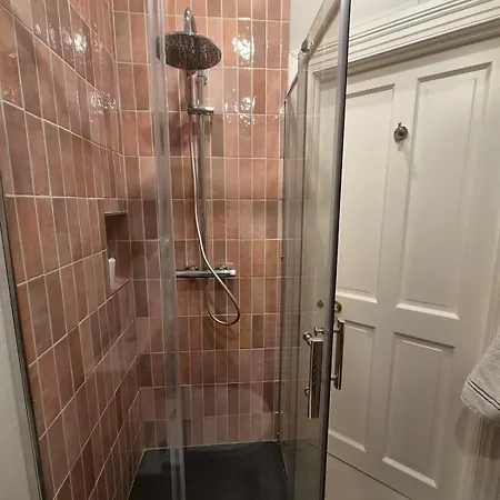 Large Luxurious In Location Villa