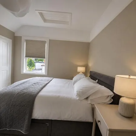 Large Luxurious In Location Villa *