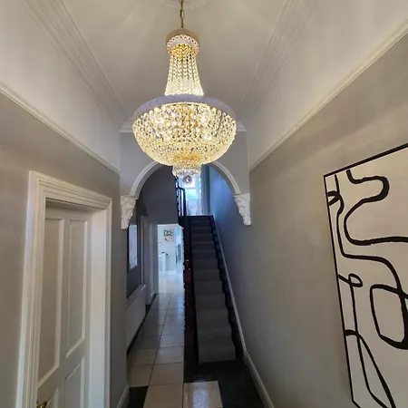 Villa Large Luxurious In Location *