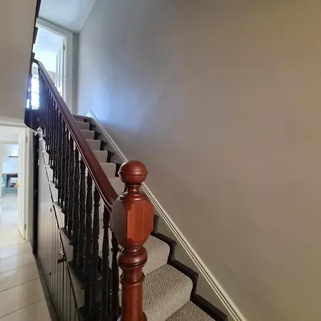 Large Luxurious In Location * Dublin